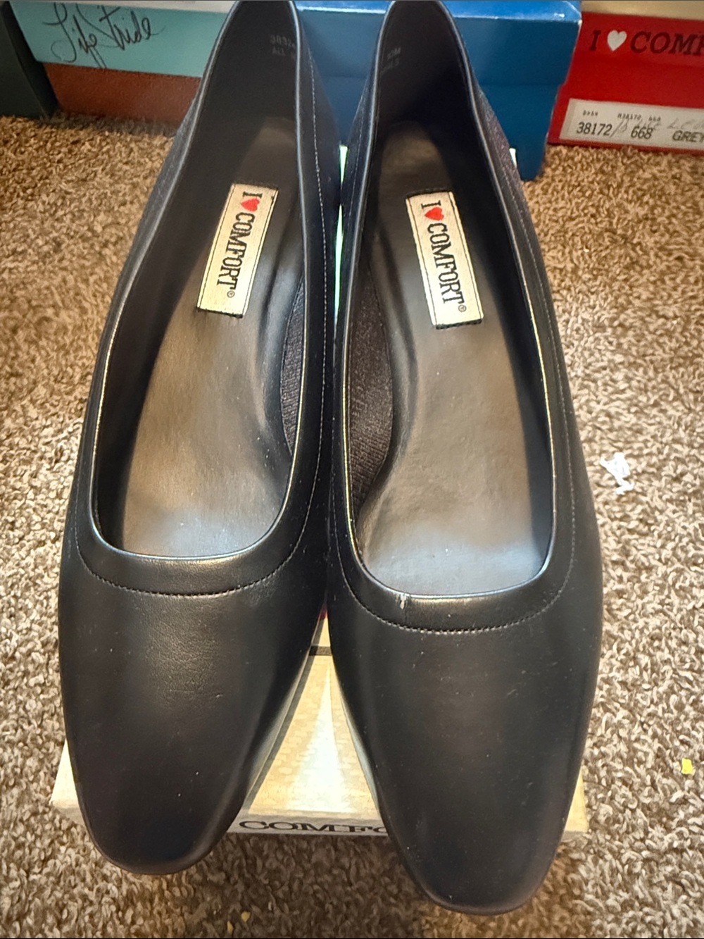 I love ❤️ comfort Women's Black Slip-On Comfort kitten heel size 10M